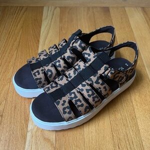 Tom’s fisherman leopard Lug sandals women’s size 8